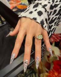 CEL_RMN_Celeb-Engagements-2022_J-Lo-Ring_IMG_4x5.jpg