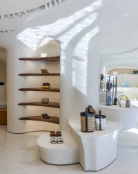 bottega-veneta-st-stropez-designboom-04.jpg