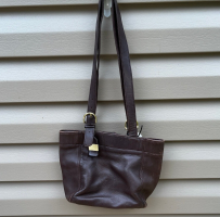 letmetreasureu fake coach BIN-4157 front.png