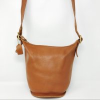 itshadrian fake coach M3V-4916 front.jpeg