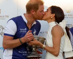 83577089-13302947-Meghan_Markle_was_seen_congratulating_her_husband_Prince_Harry_w-m-81_171296...jpg
