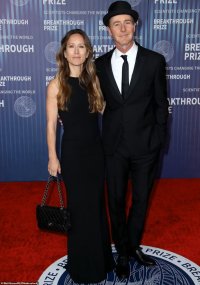 83606847-13305937-Edward_Norton_cut_a_dapper_figure_in_a_black_suit_with_a_matchin-m-169_17130...jpg