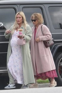 hilary-duff-dresses-baby-bump-floral-print-dress-out-running-errands-01.jpg