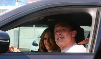 jennifer-lopez-ben-affleck-leave-family-event-together-amid-split-rumors-03.jpg