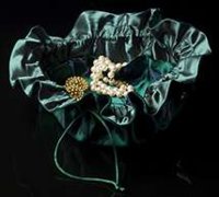 Jewelry1367_GreenOpen.jpg