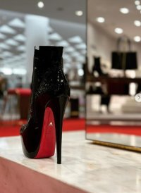 2024-11-01 11_03_06-Christian Louboutin Boutique Manager 👠 (@cl_miranda_special_orders) • Inst...jpg