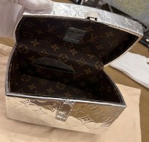 LV-Frank-Gehry-Twisted-Box-Silver-Open.jpg