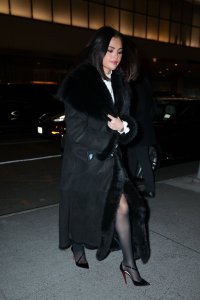 539187809_selena3-5.jpg