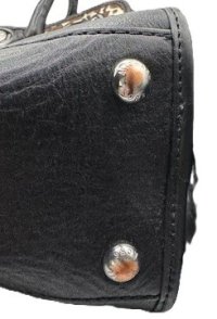 Close up on bottom .JPG