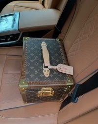 BoiteFlacons CarSeat.JPG
