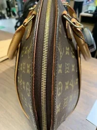LV2.webp