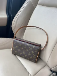 my-first-vintage-louis-a-20-estate-sale-find-v0-3uv3j6vqdnve1.webp