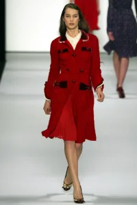 00350h-marc-jacobs-fall-2004-ready-to-wear-jessica-miller.webp