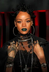green lippy rihanna.webp