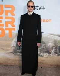Alex-GQ-Murderbot-1.webp