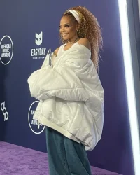 janetjackson_6074f3693deb4107844dbbf4809f428b.webp