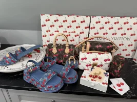 lv cerises pile.webp