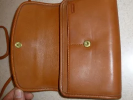 4873 b envelope swing wallet.webp