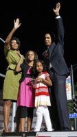 medium_barack-michelle-sasha-malia-*****.jpg