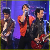jonas-bros-snl-perform.jpg