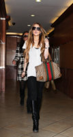 lindsay-lohan-toting-gucci-handbag.jpg