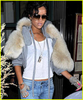 rihanna1.jpg rihanna1.jpg