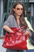 jessica-alba-tods-handbag3.jpg