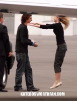 Kate Bosworth meets Orlando Bloom @ Airport 1 (3).jpg