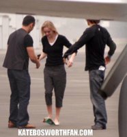 Kate Bosworth meets Orlando Bloom @ Airport 1 (8).jpg