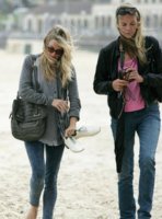sienna-miller-ysl-handbag.jpg