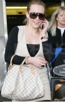 hilary-duff-louis-vuitton-damier.jpg