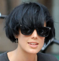 Agyness-Deyn-shrot-black-hair.jpg(1).jpg