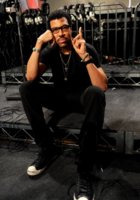 112185_lionel-richie-poses-at-the-we-are-the-world-25-years-for-haiti-recording-session-held-at-.jpg