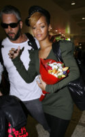 rihanna-021310-3.jpg
