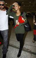 rihanna-021310-7.jpg