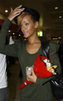 rihanna-021310-8.jpg