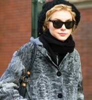 Model Jessica Stam Ray Ban 2140.jpg