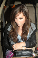 Ashley+Tisdale+grabs+hand+boyfriend+Scott+J9E6LhZnwA6l.jpg