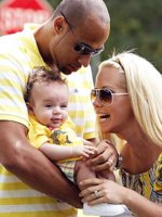 kendra-wilkinson-300.jpg