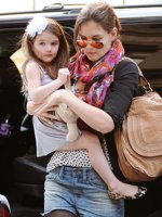 katie-holmes-300.jpg