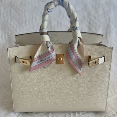 Chanel Classic Flap: Beige or White, Page 3