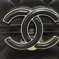 WHAT IS THE CHANEL 22 BAG REALLY MADE OF? Is it even REAL leather? Let's take  a closer look 