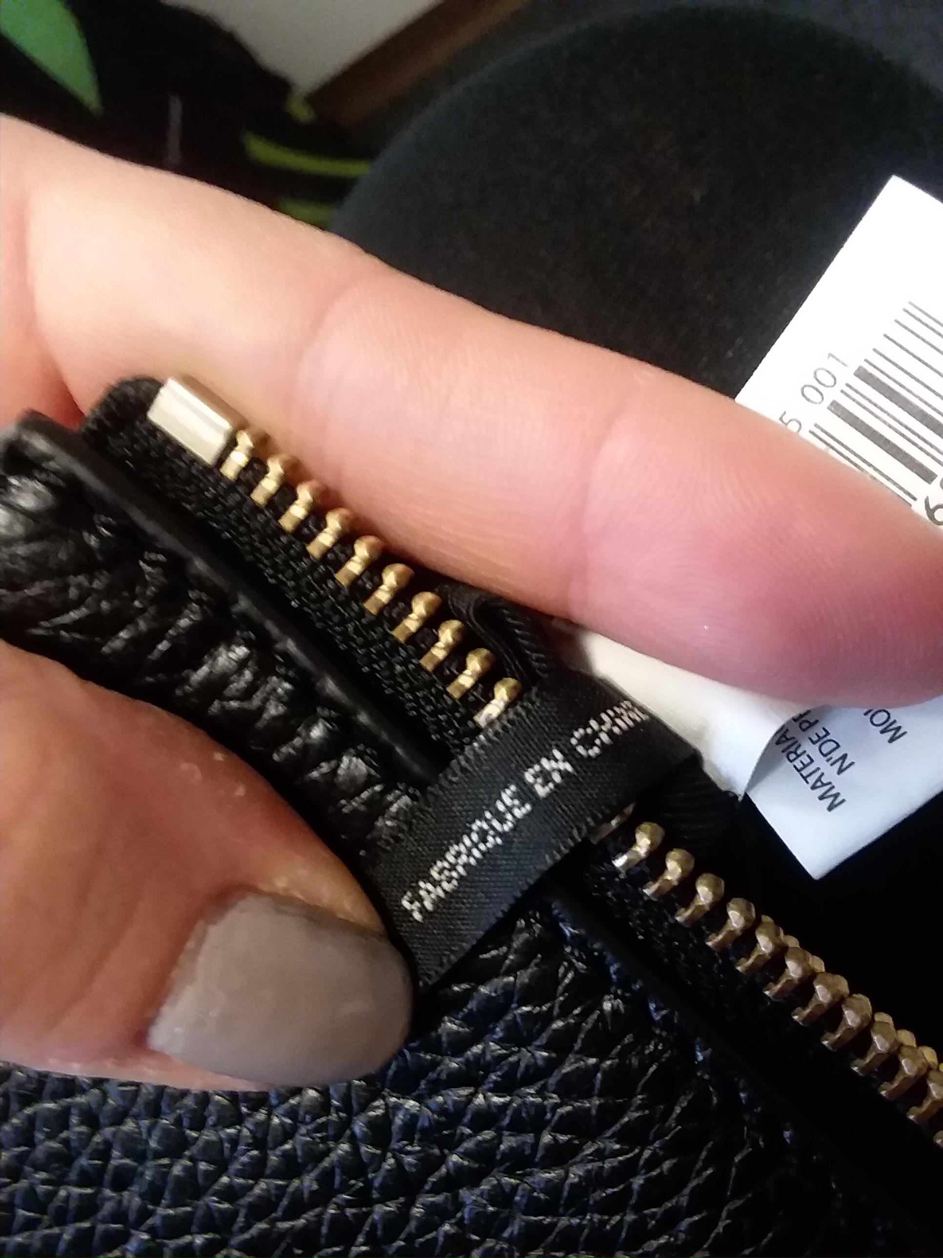 IS YKK ZIPS FAKE??  What's in my Marc Jacobs Snapshot Bag 