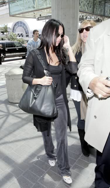 megan_fox_arrives_at_lax-2009-15.jpg