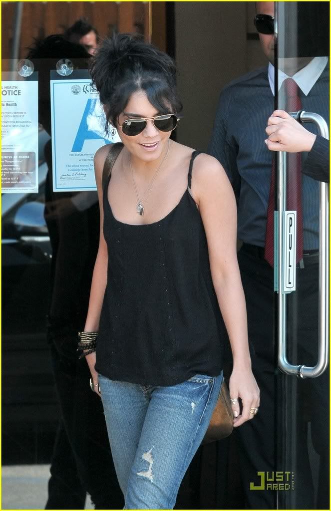 vanessa-hudgens-kiwami-sushi-05.jpg