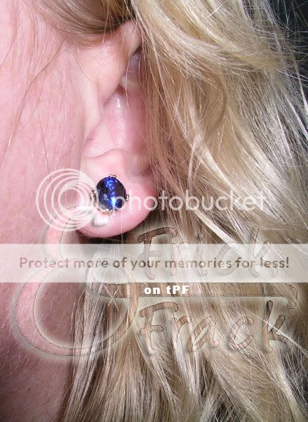 sapphire-studs-modeling.jpg