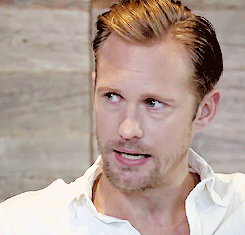 tumblr_o425oyfAUM1qlgnv9o4_r1_250.gif