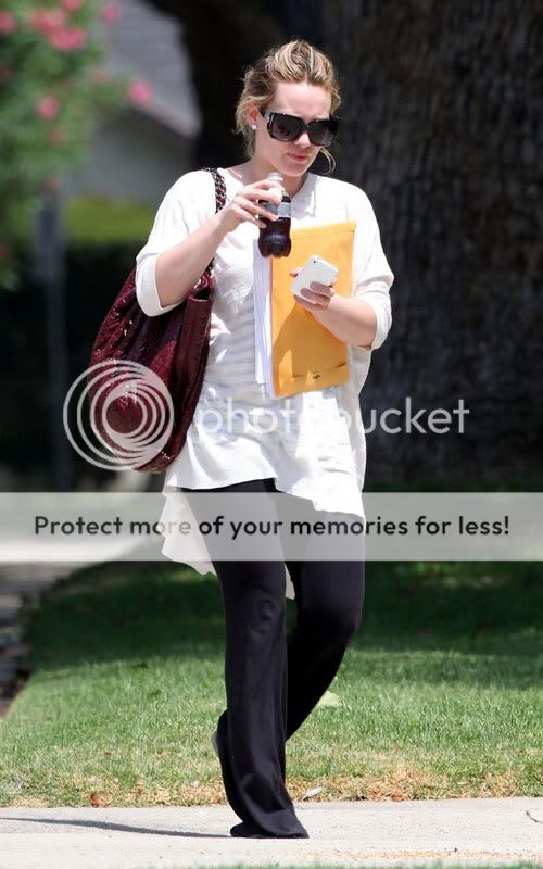 hilary-duff-7249-3.jpg