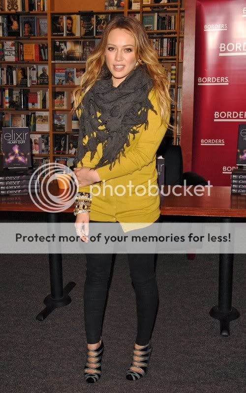 hil-duff-120210a-3.jpg