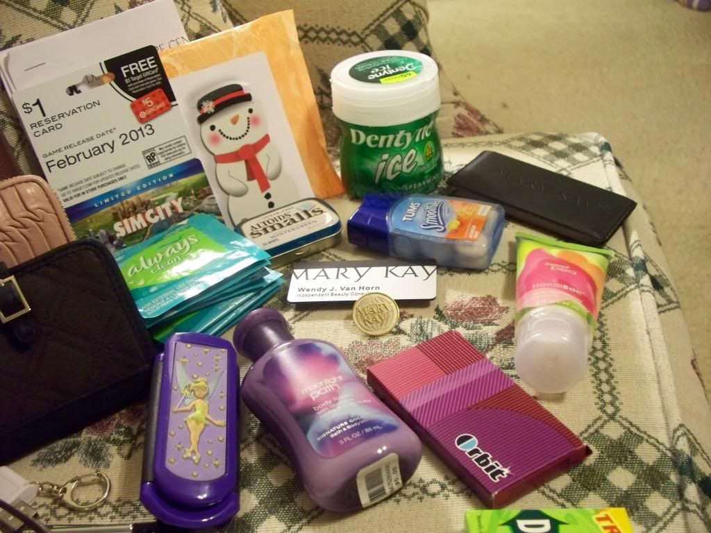 whatsinmypurse007_zpsf94cd1f4.jpg